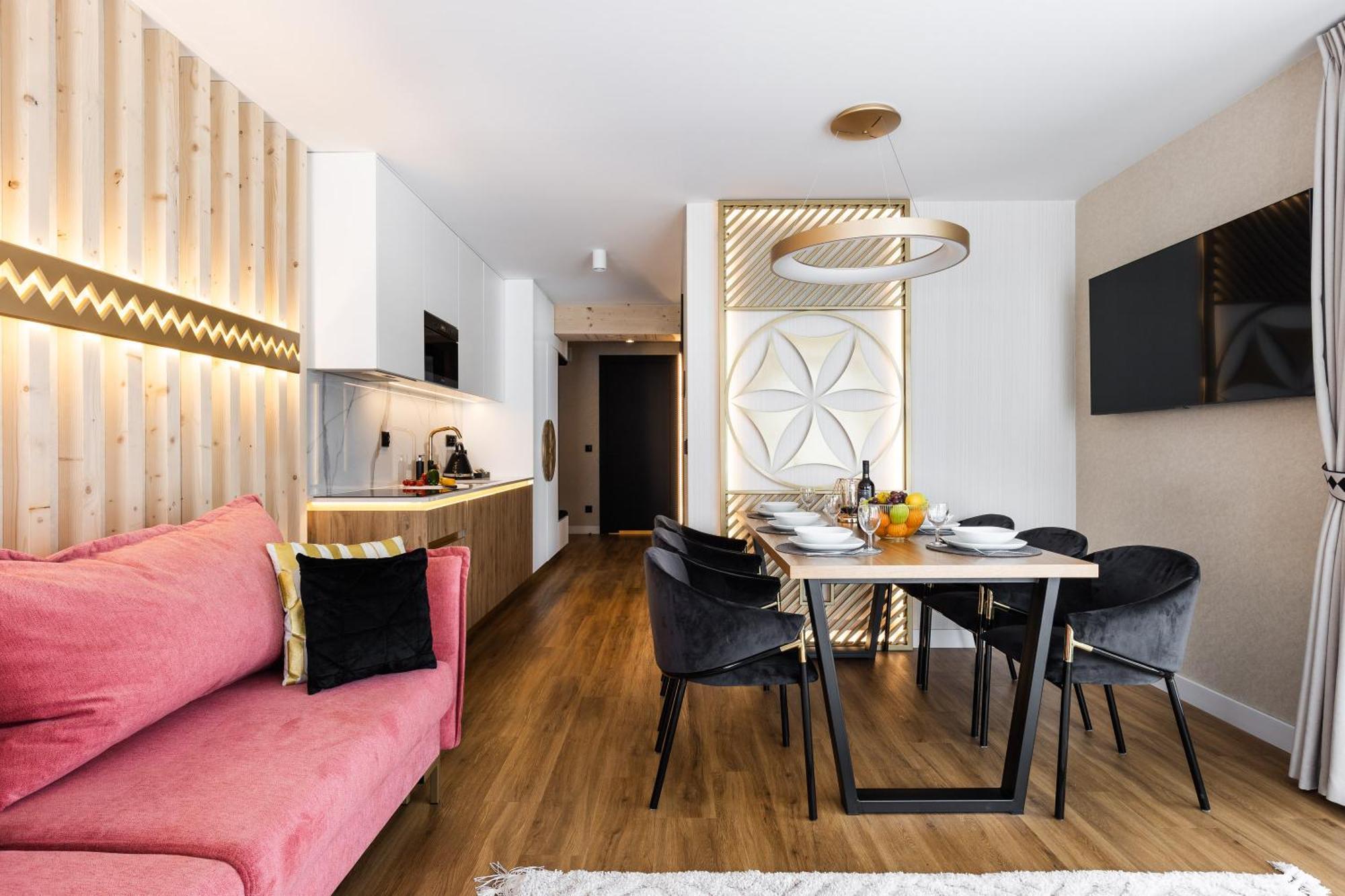 Goralski Family & Apartment *